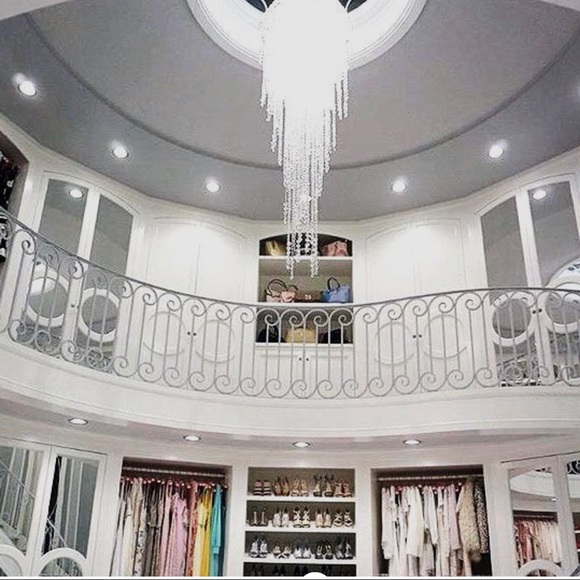 Meet your Posher, Debbie - Picture 1 of 8